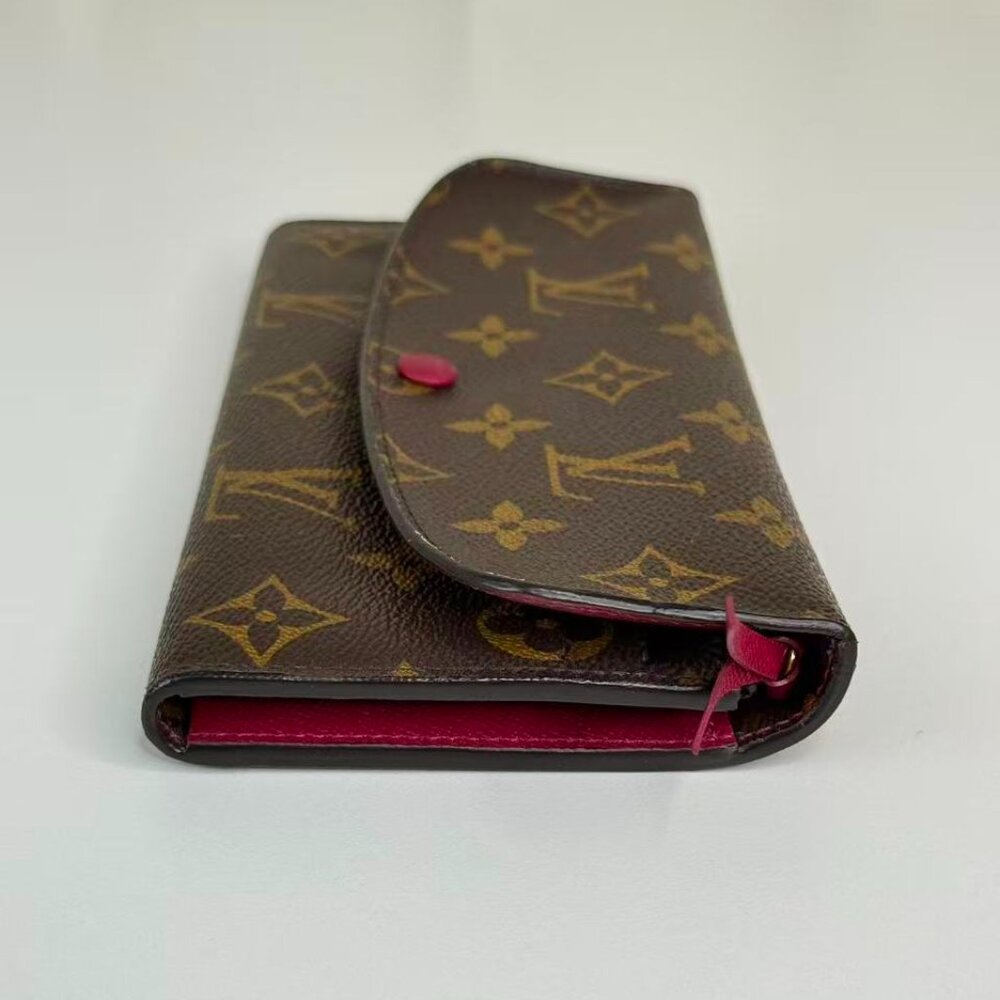Louis Vuitton Monogram Canvas Wallet with Classic LV Logo Design - Picture 3 of 7